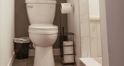 The Barn ~Cozy escape & walking distance to town!