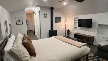 1 bedroom, desk, WiFi, bed sheets