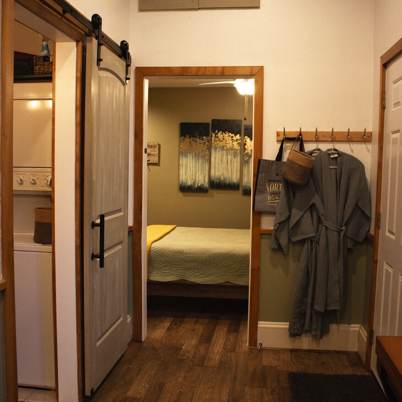 1 多间卧室、办公桌、熨斗/熨衣板、旅行婴儿床