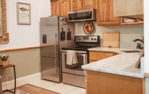 Fridge, coffee/tea maker, high chair, cookware/dishes/utensils - Mt Si Bungalow~Hot tub & View Mt Si! (North Bend)