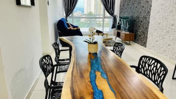 Superior Apartment, 3 Bedrooms, Balcony, City View | In-room dining