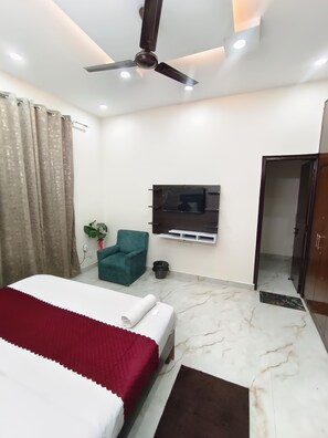 9 bedrooms, iron/ironing board, WiFi, bed sheets