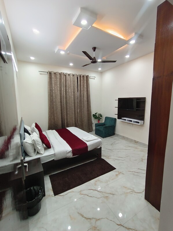 9 bedrooms, iron/ironing board, WiFi, bed sheets