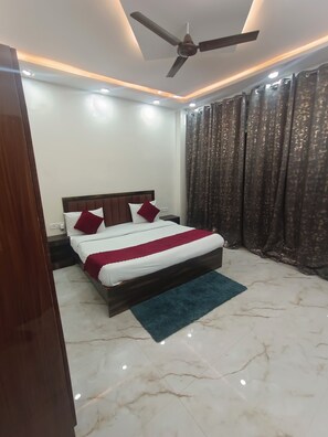 Iron/ironing board, WiFi, bed sheets