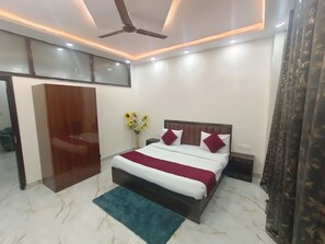 Iron/ironing board, WiFi, bed sheets