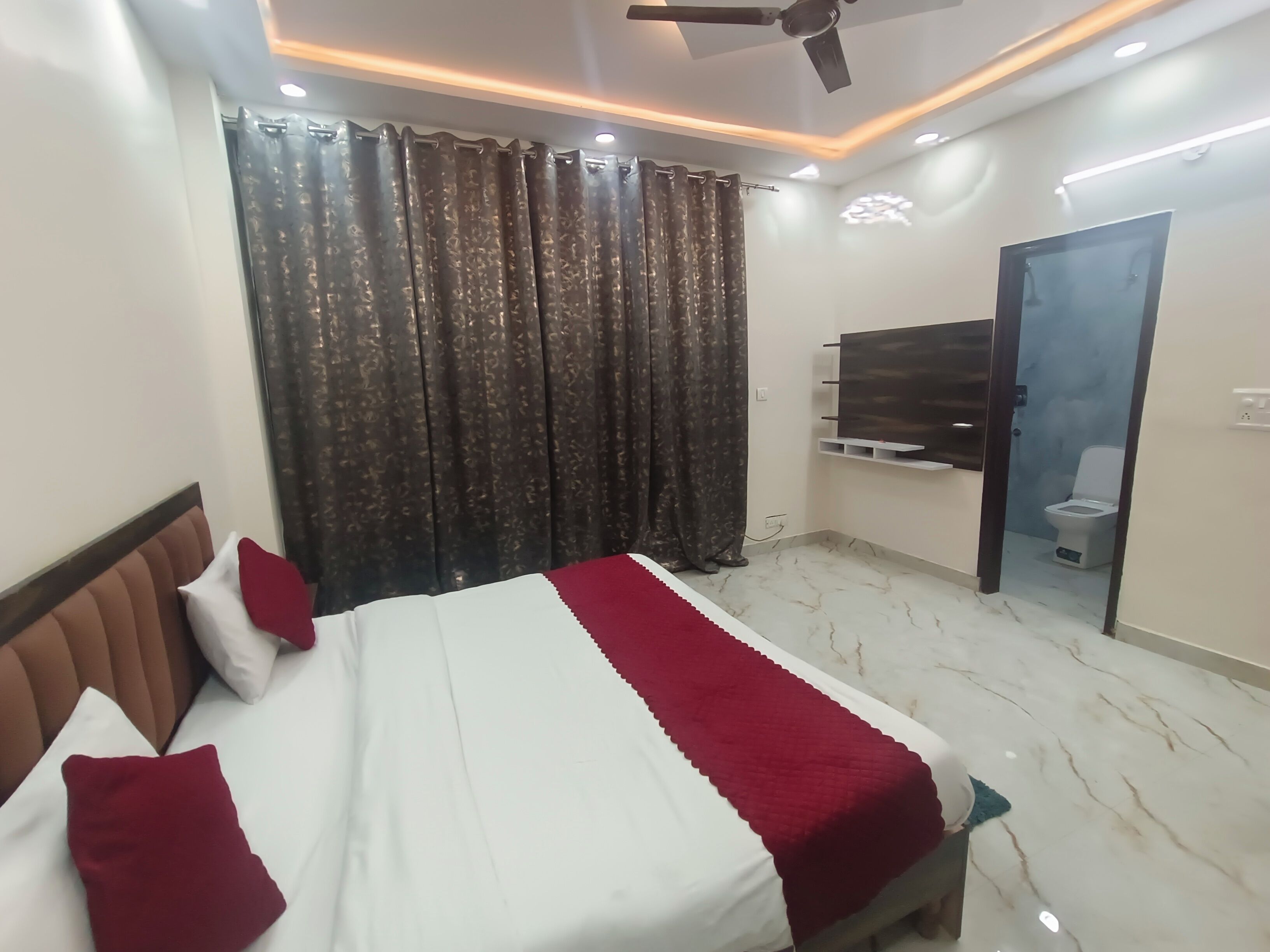 9 bedrooms, iron/ironing board, WiFi, bed sheets