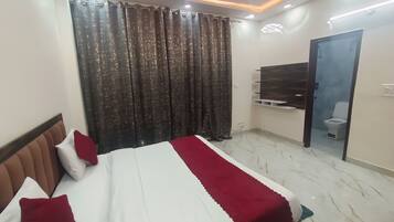 9 bedrooms, iron/ironing board, WiFi, bed sheets