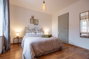 3 slaapkamers, een strijkplank/strijkijzer, wifi, beddengoed