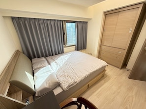 WiFi, bed sheets