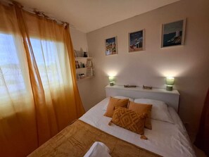 1 soverom, strykejern/-brett, wi-fi (inkludert) og sengetøy