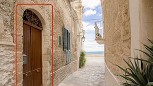 Exterior detail - L\'onda del Mare - cozy sea-view balcony (Monopoli)