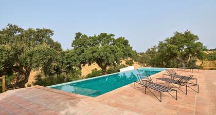 Rural House 'Dehesa El Alcornocal' with Private Pool, Wi-Fi and Air Conditioning