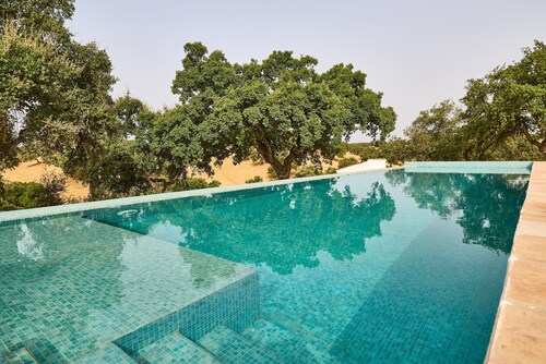 Rural House 'Dehesa El Alcornocal' with Private Pool, Wi-Fi and Air Conditioning