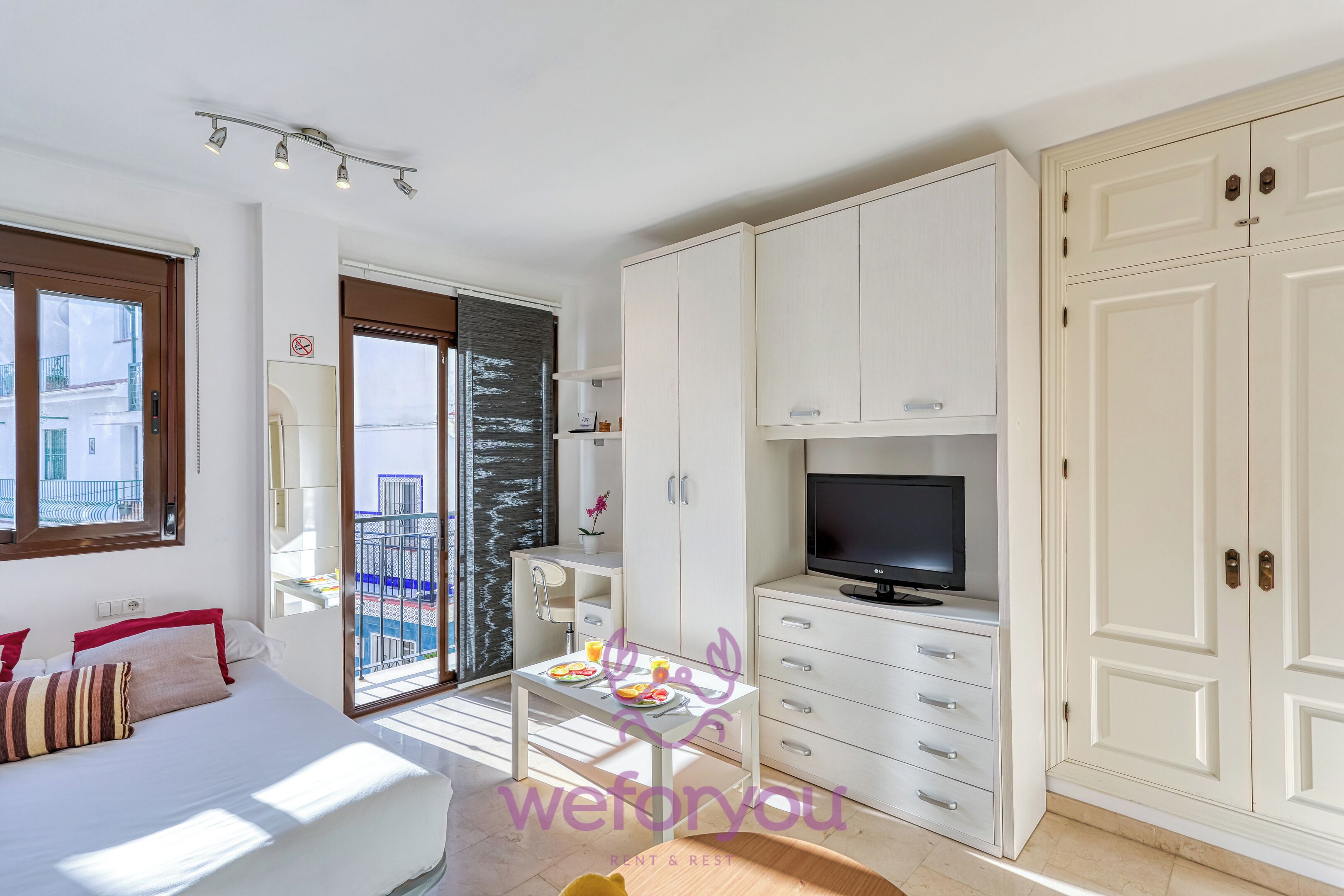 Comfort-studiolejlighed - balkon - byudsigt | Opholdsområde | 50-tommers smart-tv med kabelkanaler