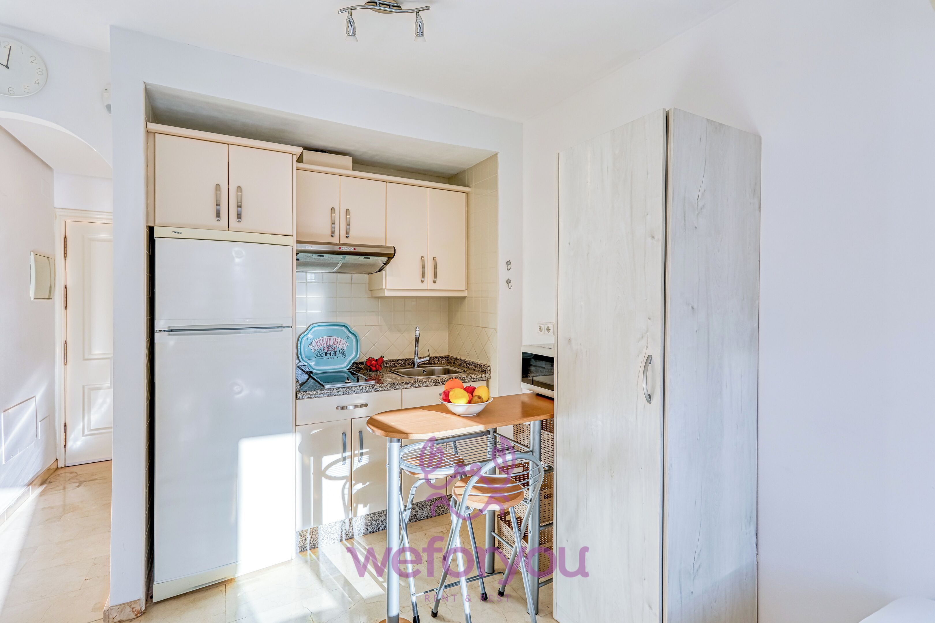 Comfort Studio, Balcony, City View | Private kitchen | Microwave, stovetop, cookware/dishes/utensils