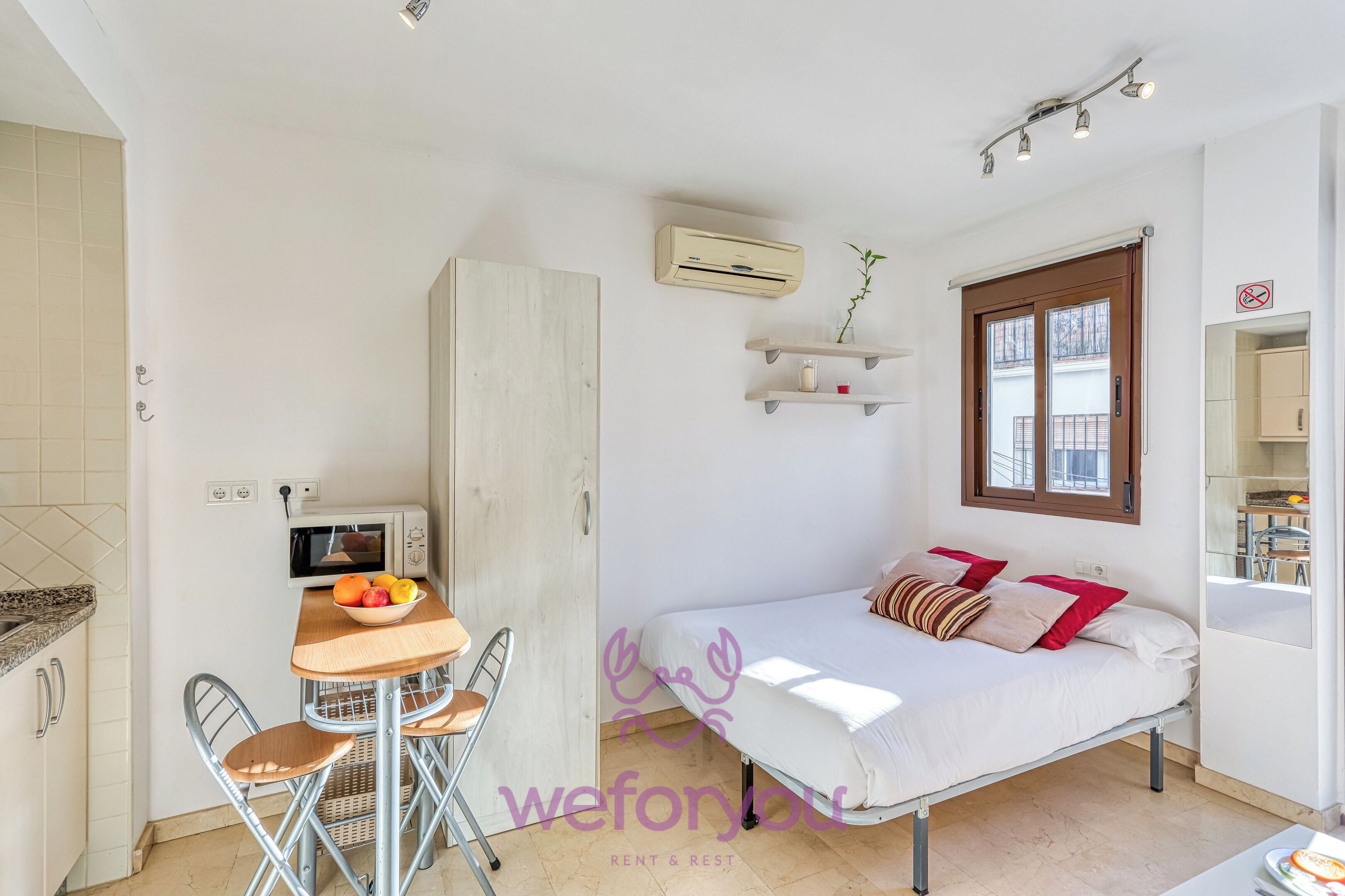 Comfort studio, balkon, uitzicht op stad | Een bureau, gratis wifi