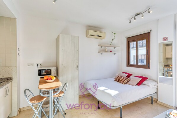 Comfort-studiolejlighed - balkon - byudsigt | Skrivebord, gratis Wi-Fi