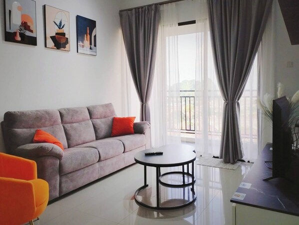 Leilighet, 3 soverom, balkong, byutsikt | Oppholdsrom