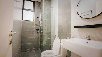 Condo, 3 Bedrooms, Balcony, City View | Bathroom