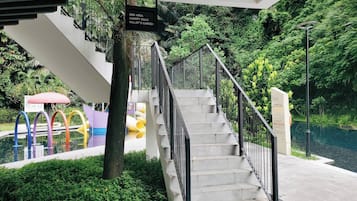 Condo, 3 habitaciones, balcón, vista a la ciudad | Jardín