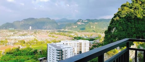 Apartment, 3 Schlafzimmer, Balkon, Stadtblick | Unterkunftsgelände