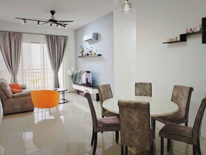 คอนโด, 3 ห้องนอน, ระเบียง, วิวเมือง | ห้องรับประทานอาหาร