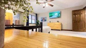 5 chambres, bureau, fer et planche à repasser, lit parapluie