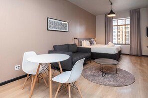 Coffres-forts dans les chambres, fer et planche à repasser