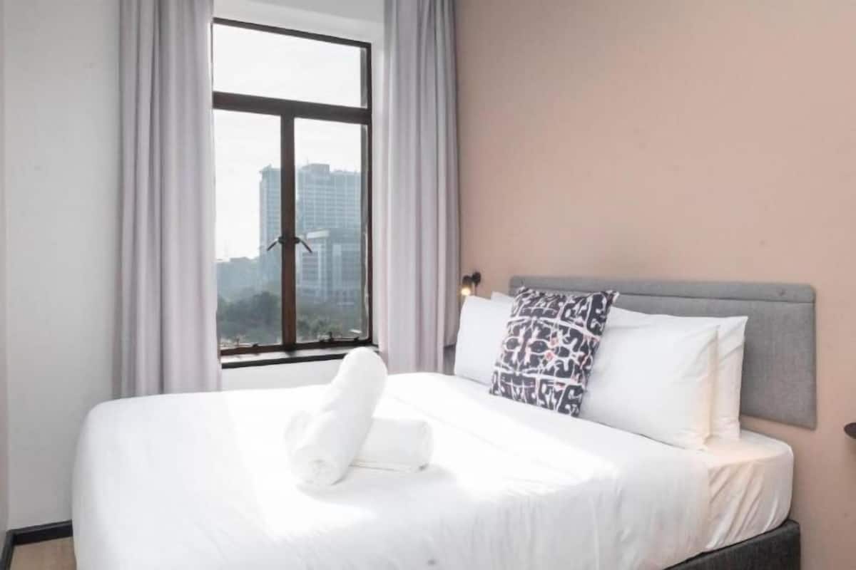 In-room safe, iron/ironing board, free WiFi