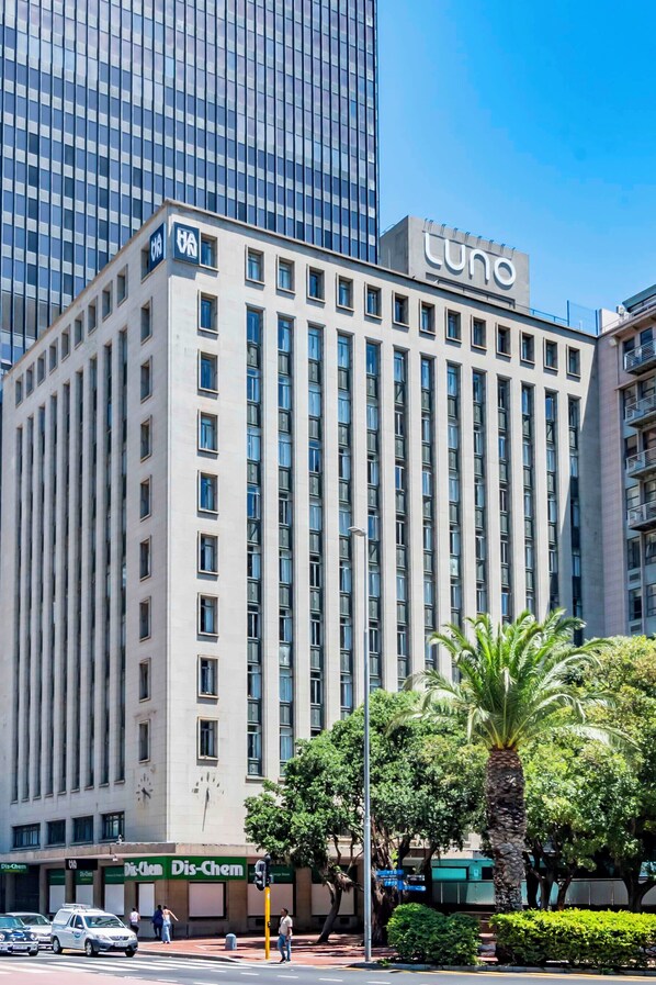 Vista frontal de la propiedad