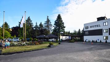 Vista frontal de la propiedad