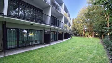 Vista frontal de la propiedad