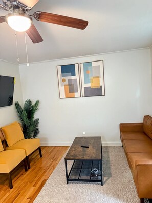 Smart TV, offices - 2 Bed Walk to Duke! SuperHost - B (Durham)