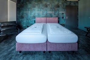 Classic Double Room, Park View | Desk, blackout curtains, iron/ironing board, free WiFi - Villa Hirzel (Schwaebisch Gmuend)