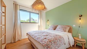 5 chambres, fer et planche à repasser, Wi-Fi, draps fournis