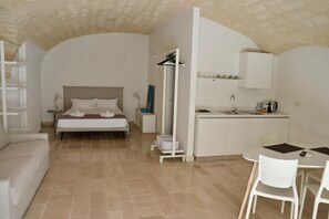 1 Schlafzimmer, Schreibtisch, Bügeleisen/Bügelbrett, Reisekinderbett