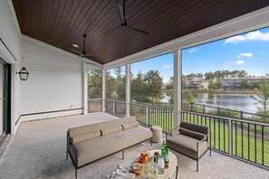 Terrace/patio - Enjoy lake views and s'mores by the firepit at dusk (Bluffton)