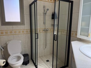 Handtücher, Seife, Toilettenpapier