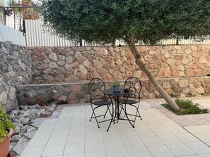 Outdoor dining - Charming studio in wonderful Eilat (Eilat)