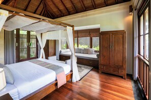 3 bedrooms, in-room safe, iron/ironing board, free WiFi