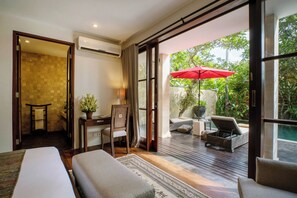 3 bedrooms, in-room safe, iron/ironing board, free WiFi