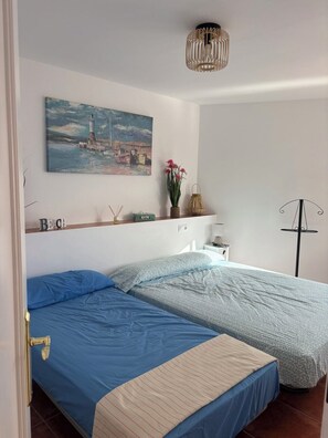 2 Schlafzimmer, Bügeleisen/Bügelbrett, Bettwäsche