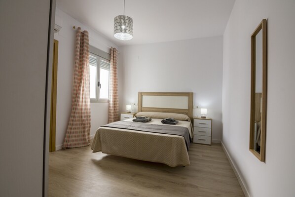 3 عدّة غرف نوم ومكواة/لوح كي