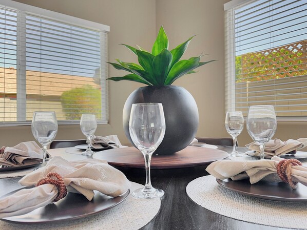 House, Multiple Beds, Pool Access, City View (Yorkshire Glendale) | Dining