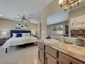 House, Multiple Beds, Pool Access, City View (Yorkshire Glendale) | Bathroom