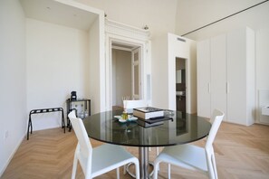 Dining - Palazzo della Torre 102 - Luxury modern suite (Bari)