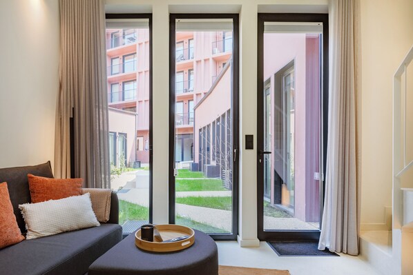 Junior Duplex, 1 Double Bed, Non Smoking | Living area