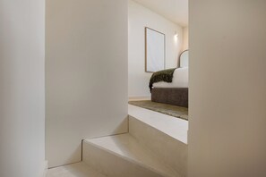 Dúplex júnior, 1 llit doble, no fumadors | Decoració individual, mobiliari individual i cortines opaques