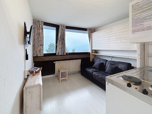 TV - Cozy studio for 2 in the heart of Les Menuires, ski-in/out, free parking (Les Menuires)