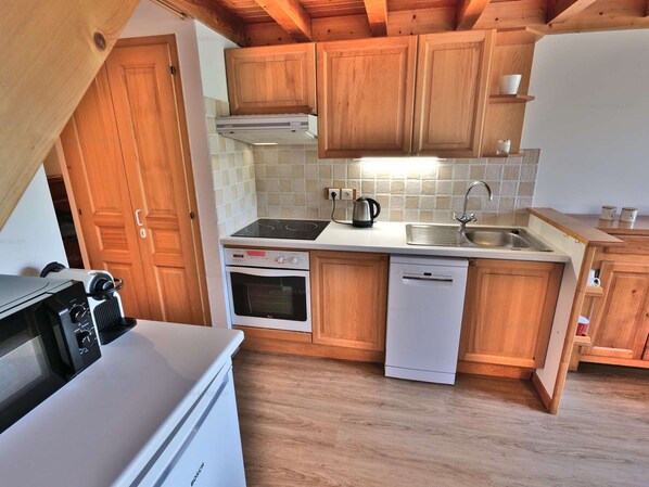 Kühlschrank, Mikrowelle, Geschirrspüler